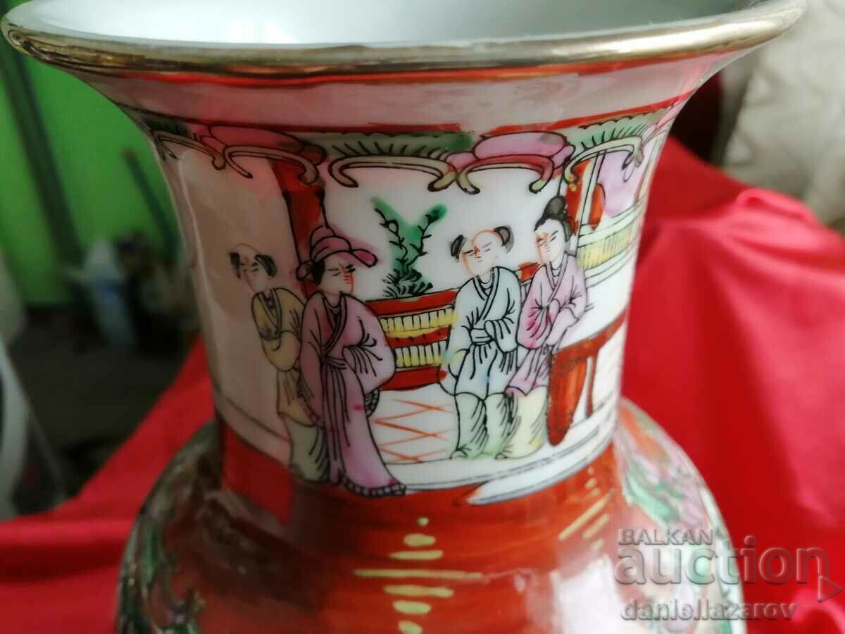 Licitație Vasă mare de trandafiri de familie veche chinezească, marcată