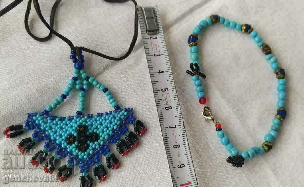 Licitație Colier amulet vechi, costum popular și brățară/mărgele de sticlă