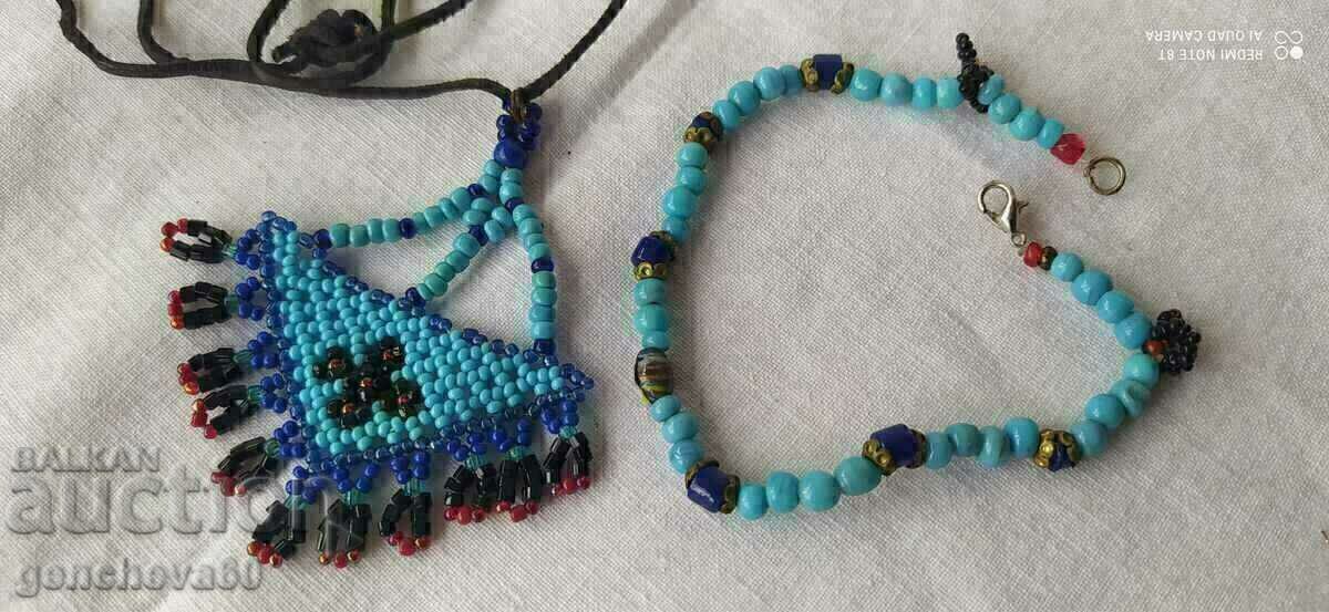 Colier amulet vechi, costum popular și brățară/mărgele de sticlă