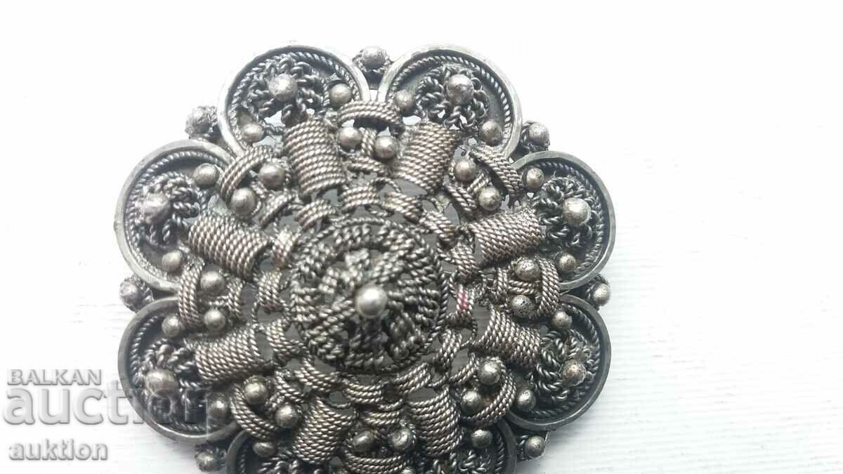 Auction FILIGRED SILVER BROOCH 29 GRAMS 800 PROB Auction FILIGRED SILVER BROOCH 29 GRAMS 800 PROB