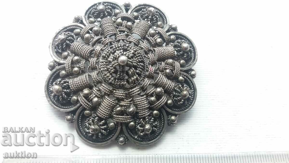 Delivery of FILIGRED SILVER BROOCH 29 GRAMS 800 PROB Delivery of FILIGRED SILVER BROOCH 29 GRAMS 800 PROB