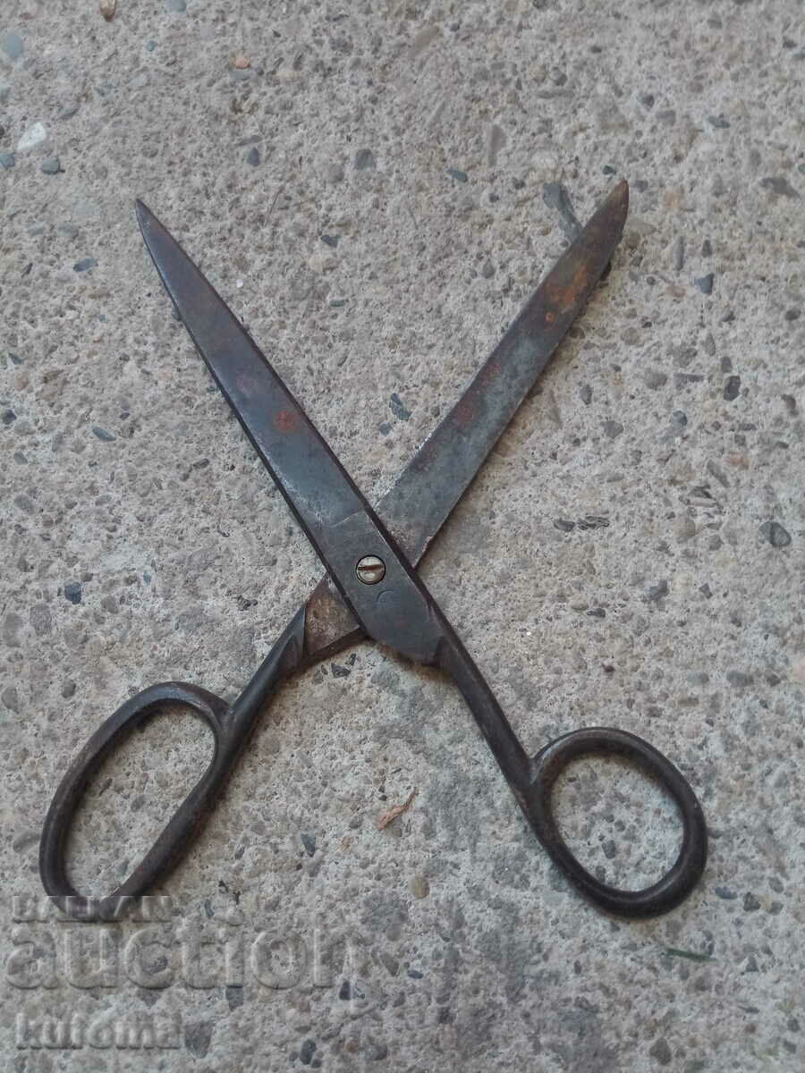 Old scissors with price 9.99 BGN | € 5.11