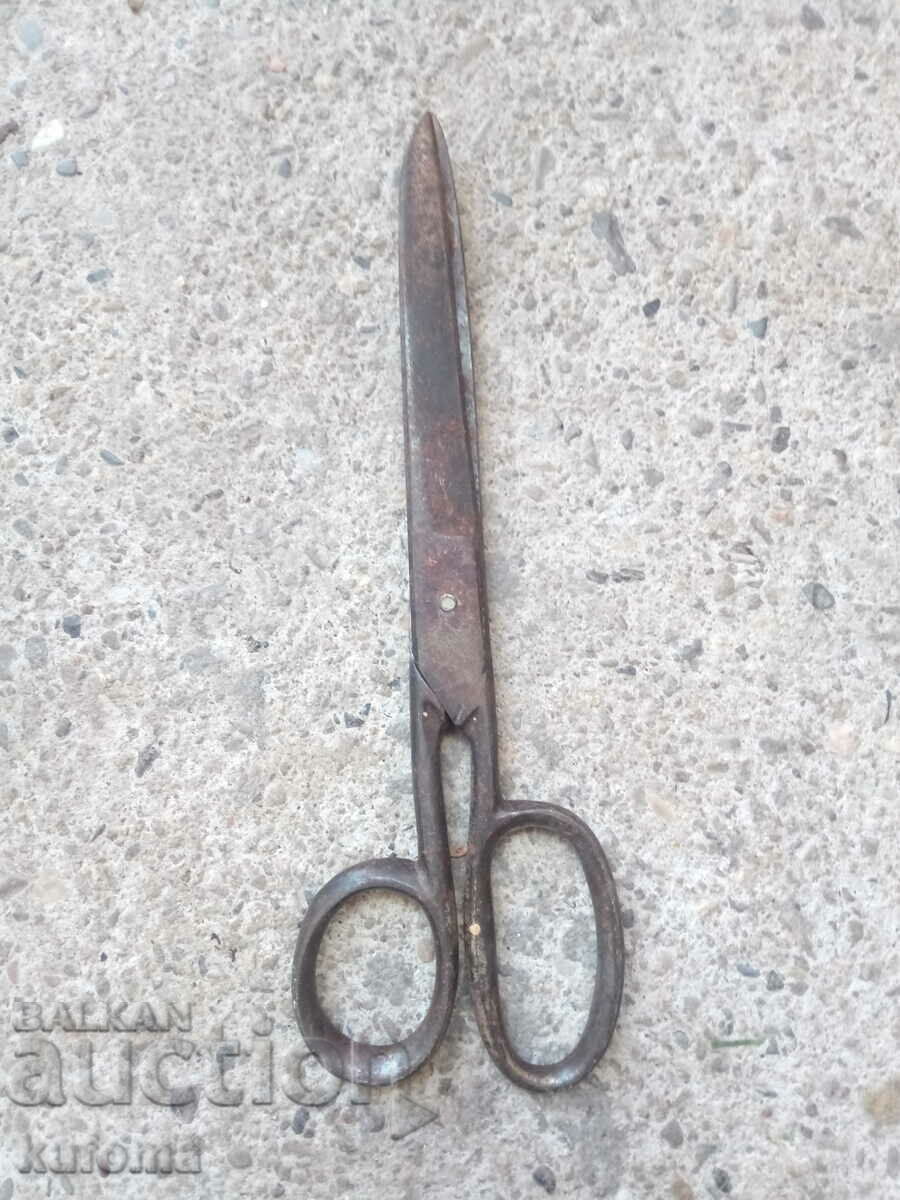 Auction  Old scissors
