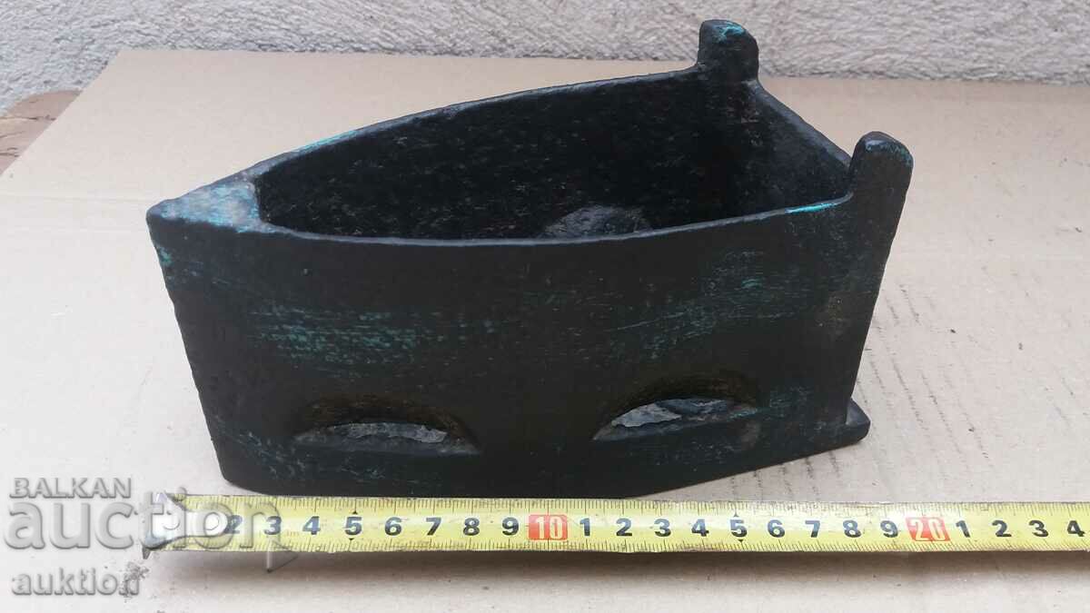 OLD COAL IRON with price 9.99 BGN | € 5.11 OLD COAL IRON with price 9.99 BGN | € 5.11