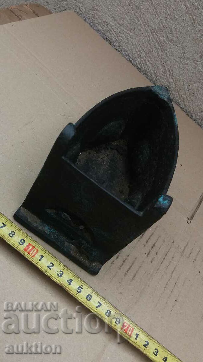 OLD COAL IRON - 5 OLD COAL IRON - 5