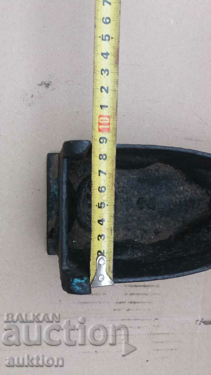 OLD COAL IRON - 7 OLD COAL IRON - 7