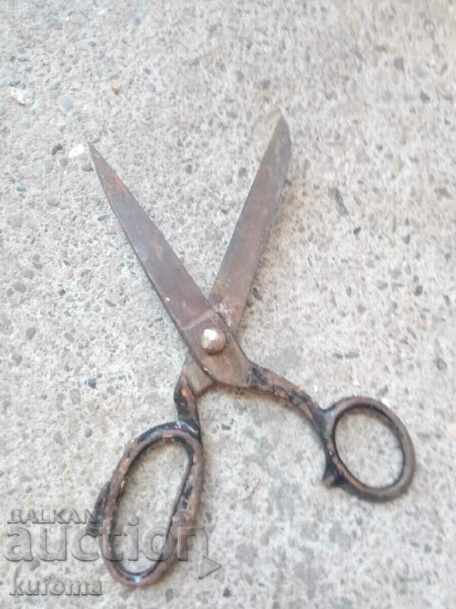 Old tailor's scissors with price 9.99 BGN | € 5.11 Old tailor's scissors with price 9.99 BGN | € 5.11