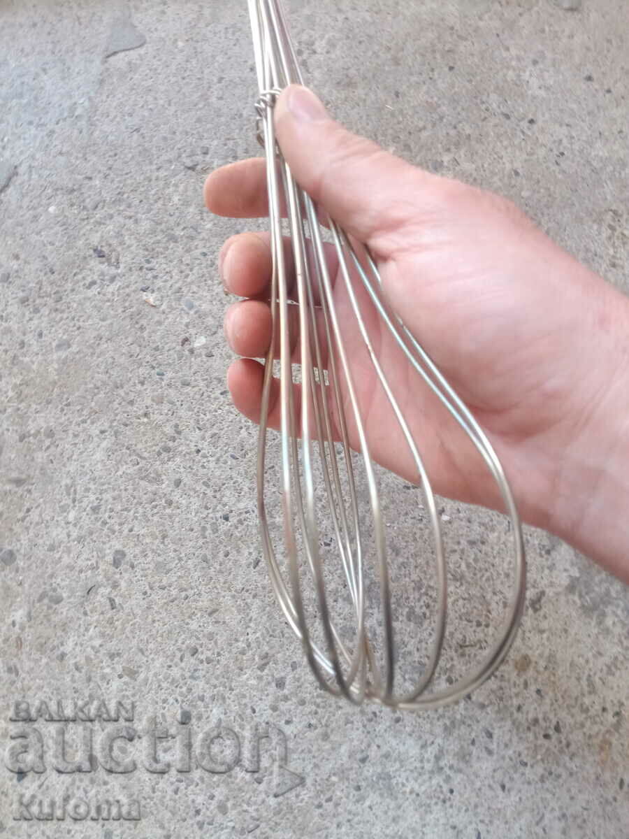 Hand mixer with price 9.99 BGN | € 5.11 Hand mixer with price 9.99 BGN | € 5.11