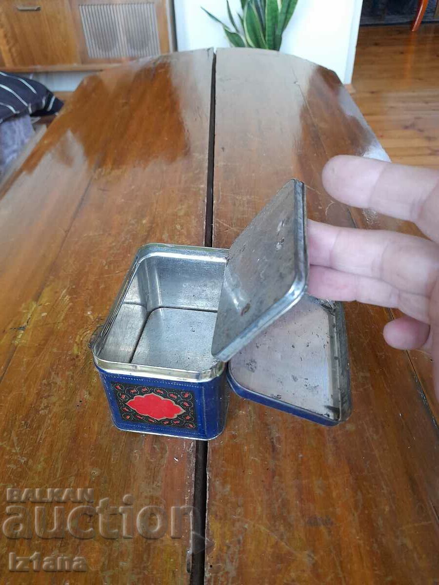 Ένα παλιό κουτί γεωργιανού τσαγιού - 5