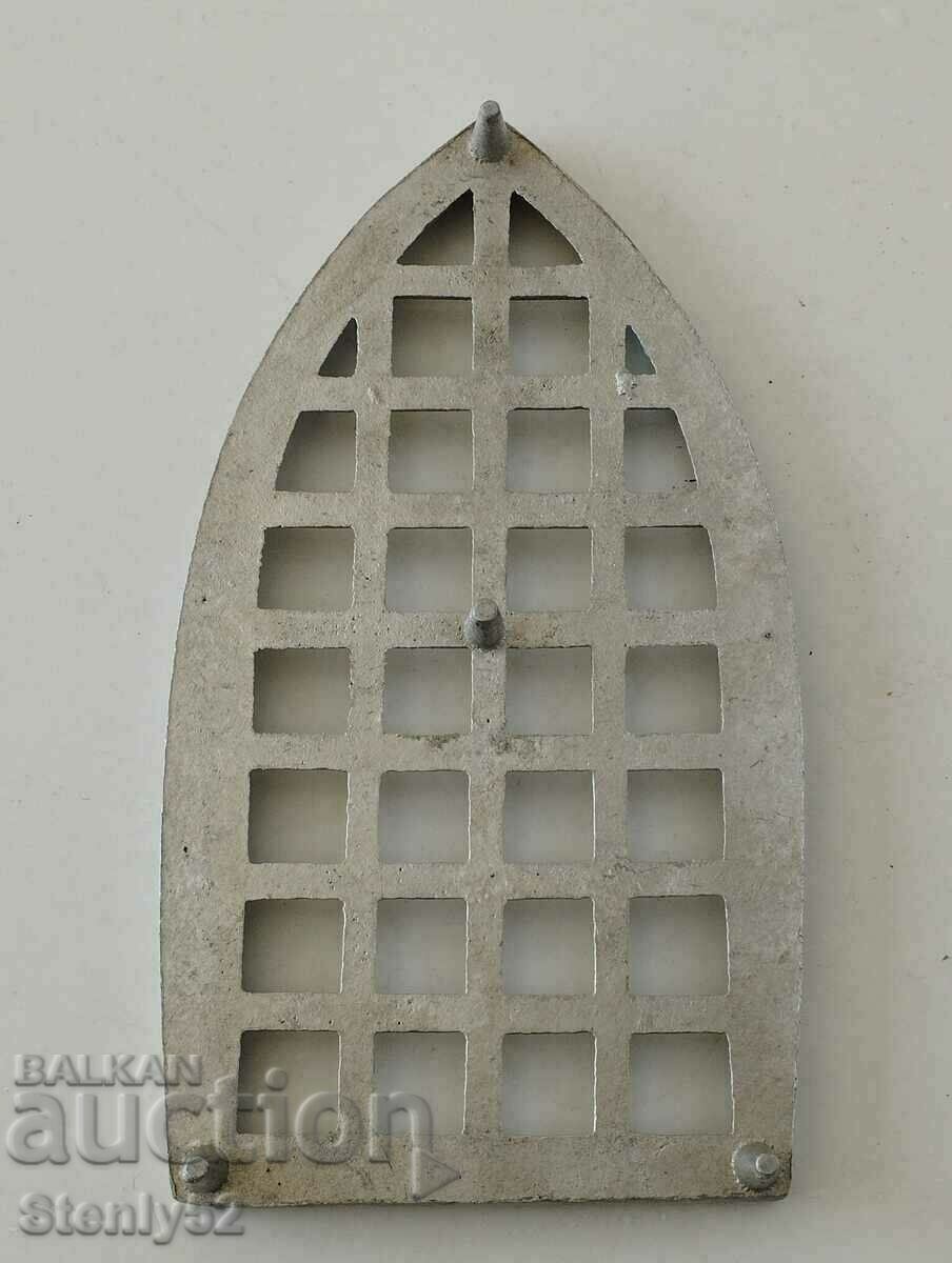 Cast aluminum stand for hot irons, dishes with price 10.00 BGN | € 5.11 Cast aluminum stand for hot irons, dishes with price 10.00 BGN | € 5.11
