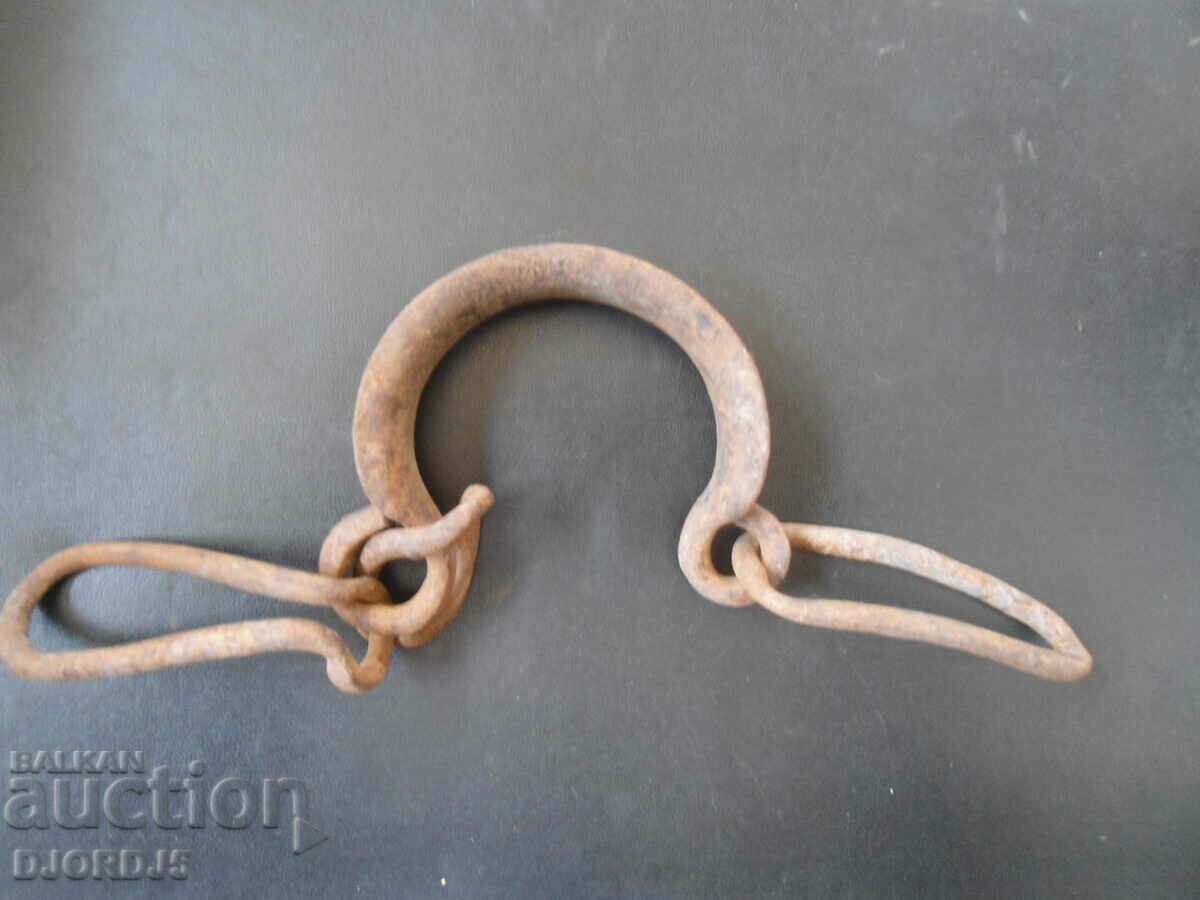 Old forged sidewall, shackles with price 5.00 BGN | € 2.56 Old forged sidewall, shackles with price 5.00 BGN | € 2.56