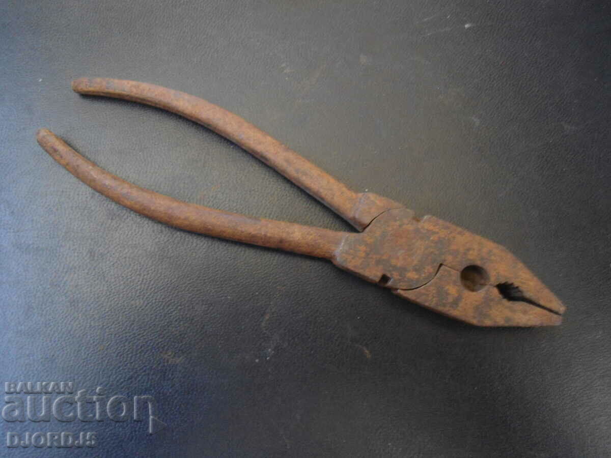 Old pliers with price 2.00 BGN | € 1.02 Old pliers with price 2.00 BGN | € 1.02