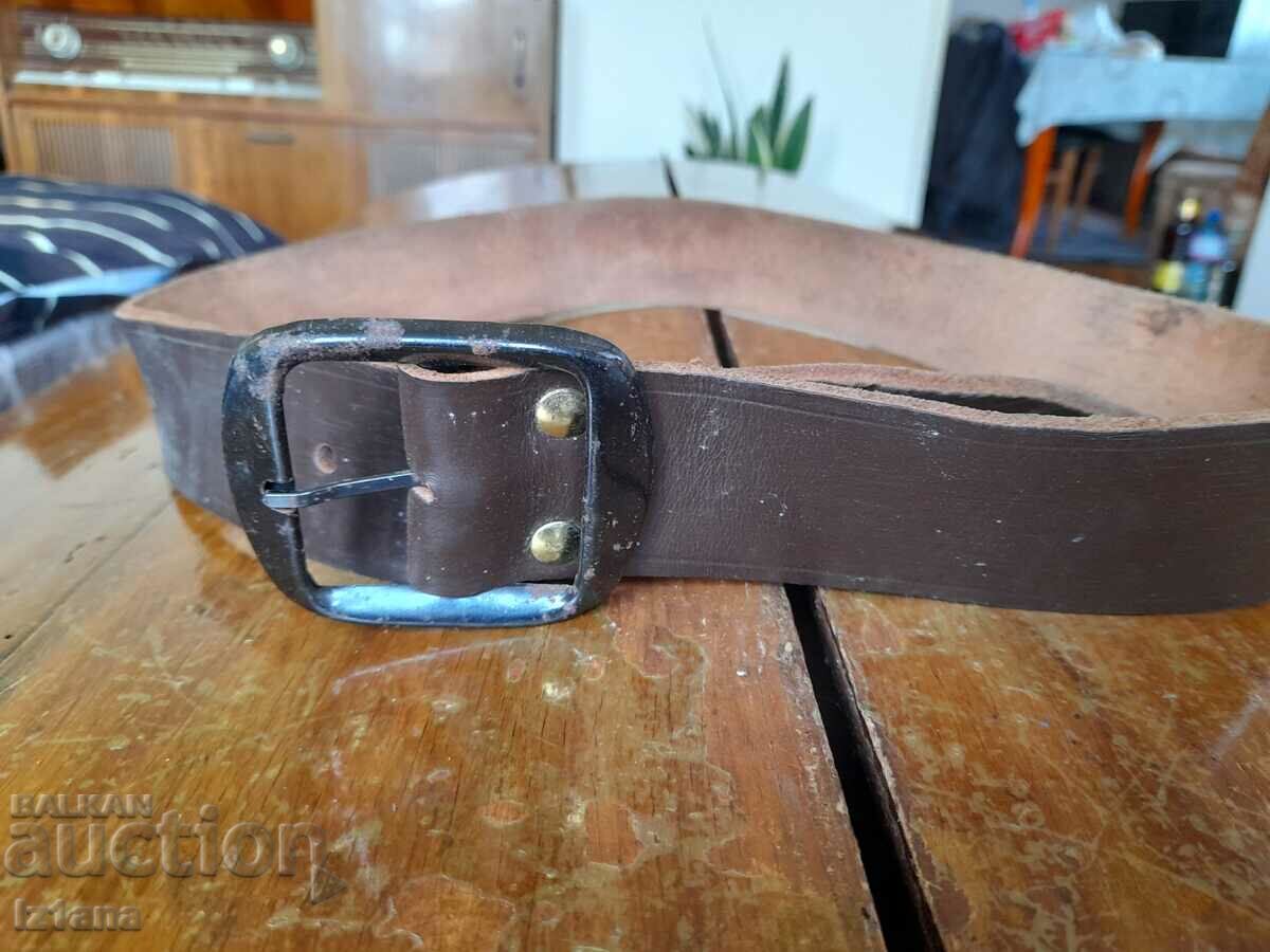 curea din piele veche cu preț 20.00 BGN | € 10.23 curea din piele veche cu preț 20.00 BGN | € 10.23