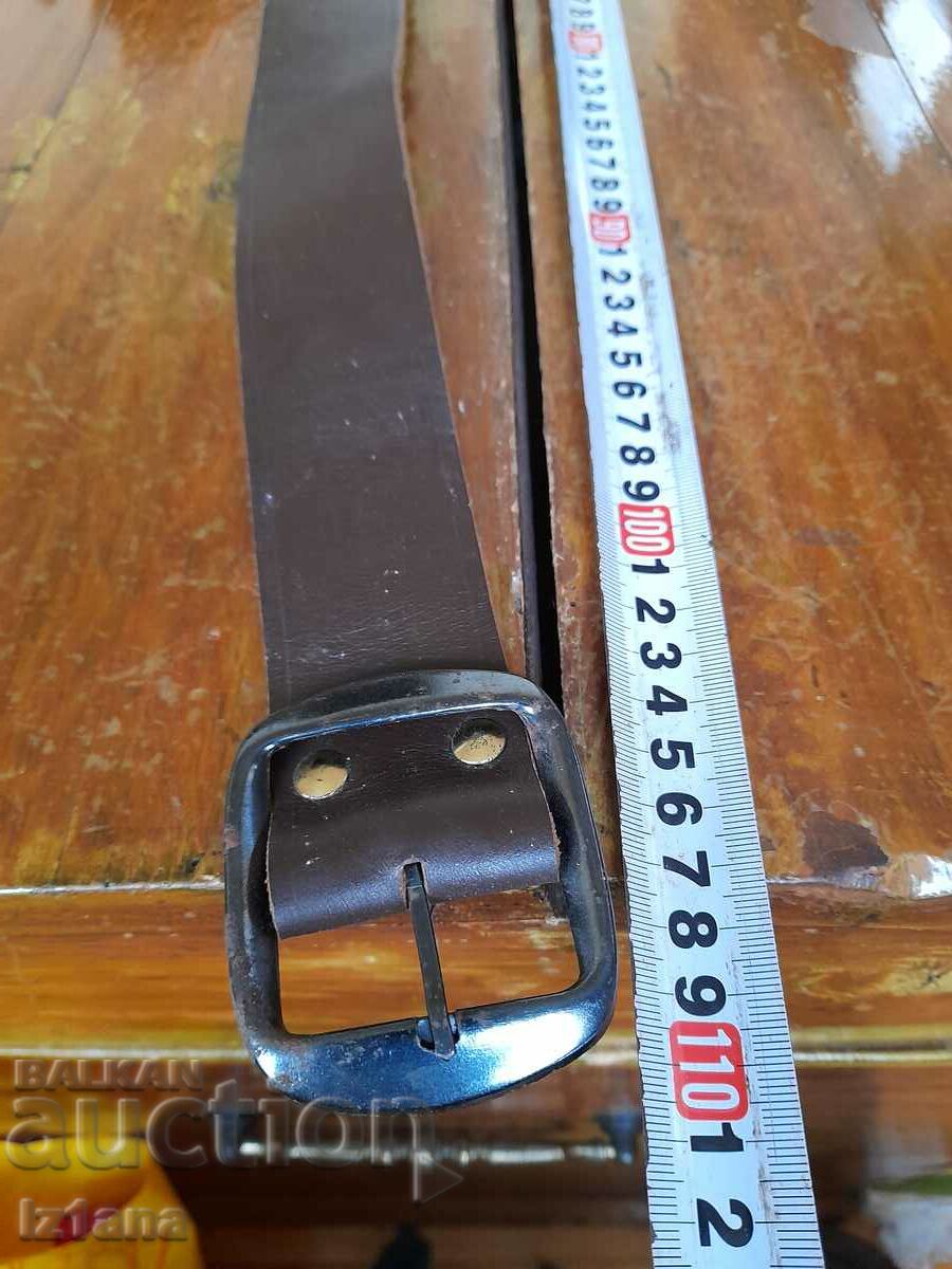 Livrarea curea din piele veche Livrarea curea din piele veche