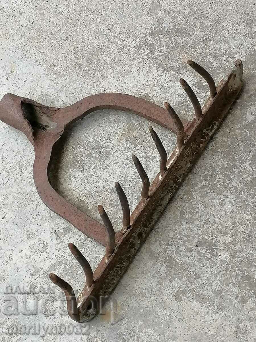Auction Hand forged grappa, wrought iron, tool Auction Hand forged grappa, wrought iron, tool
