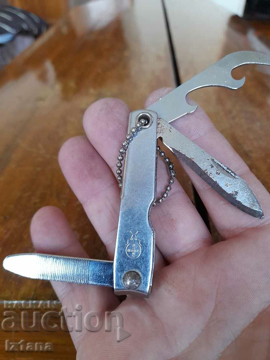 Un cutter vechi de unghii - 5 Un cutter vechi de unghii - 5