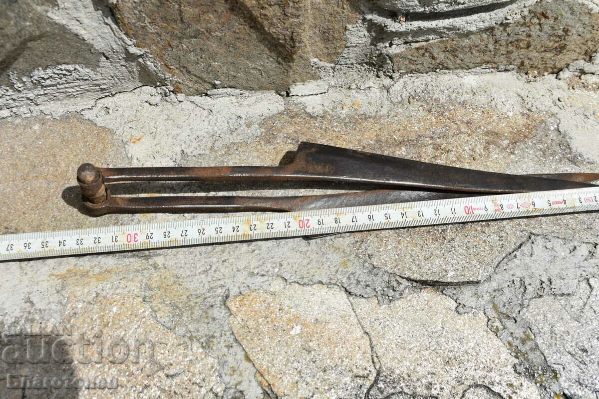 Σφυρήλατο ψαλίδι βοσκού για κούρεμα και ξύσιμο με τιμή 50.00 BGN | € 25.56 Σφυρήλατο ψαλίδι βοσκού για κούρεμα και ξύσιμο με τιμή 50.00 BGN | € 25.56