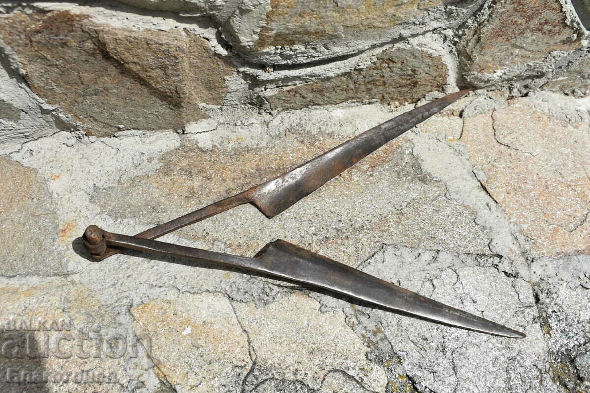 Παράδοση Σφυρήλατο ψαλίδι βοσκού για κούρεμα και ξύσιμο Παράδοση Σφυρήλατο ψαλίδι βοσκού για κούρεμα και ξύσιμο