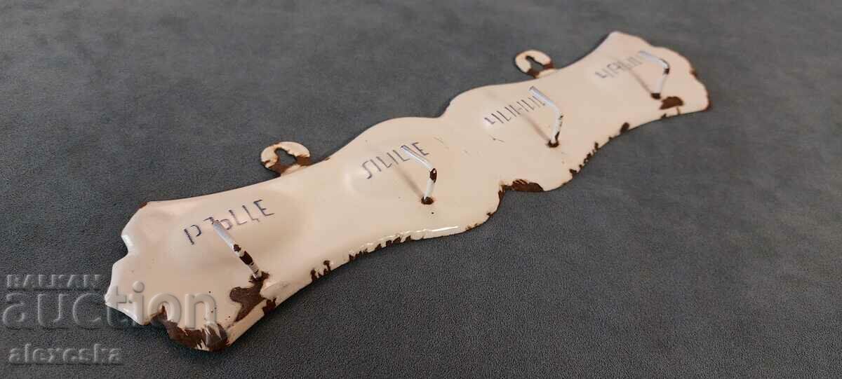 Доставка на Стара емайлирана закачалка Доставка на Стара емайлирана закачалка