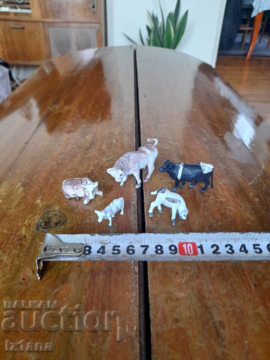 Delivery of Old figurines, animals Delivery of Old figurines, animals