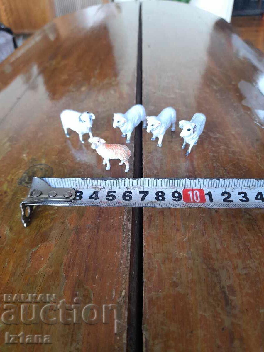 Delivery of Old figurines, animals Delivery of Old figurines, animals