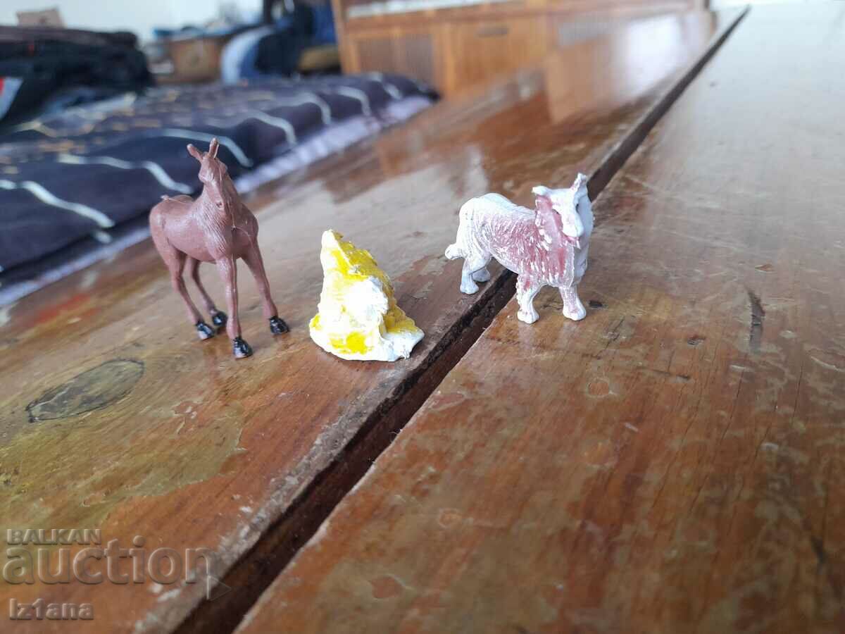 Δημοπρασία Παλιά ειδώλια, ζώα Δημοπρασία Παλιά ειδώλια, ζώα