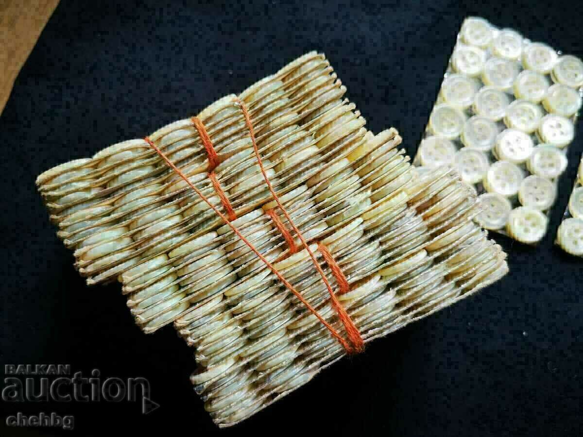 Auction Old mother of pearl buttons Auction Old mother of pearl buttons
