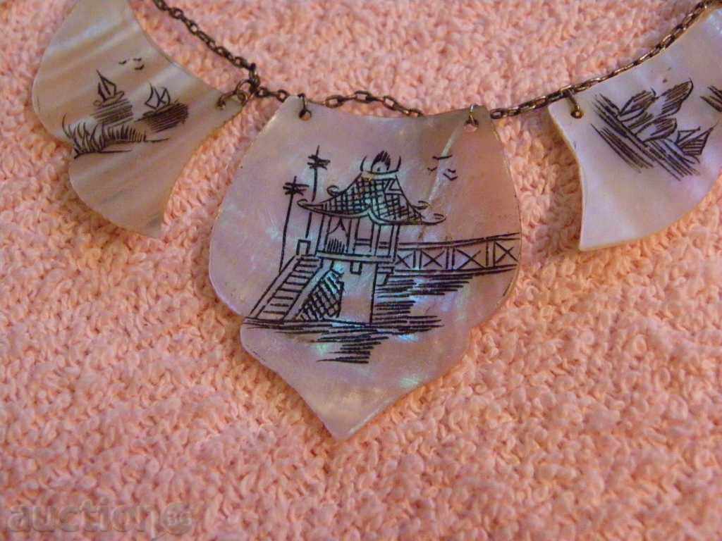 Delivery of Elegant Japanese silver necklace with engraved mother of pearl Delivery of Elegant Japanese silver necklace with engraved mother of pearl