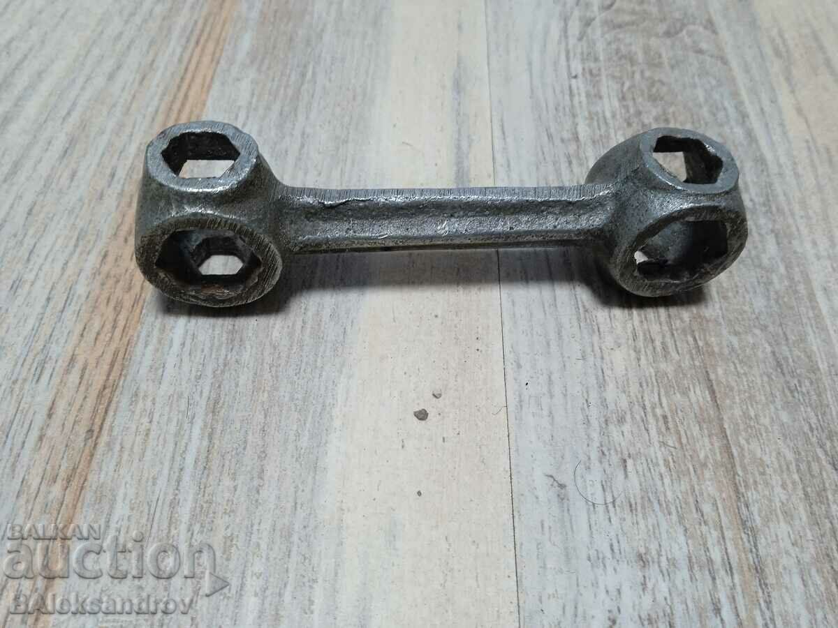 Auction  Old and rare versatile key