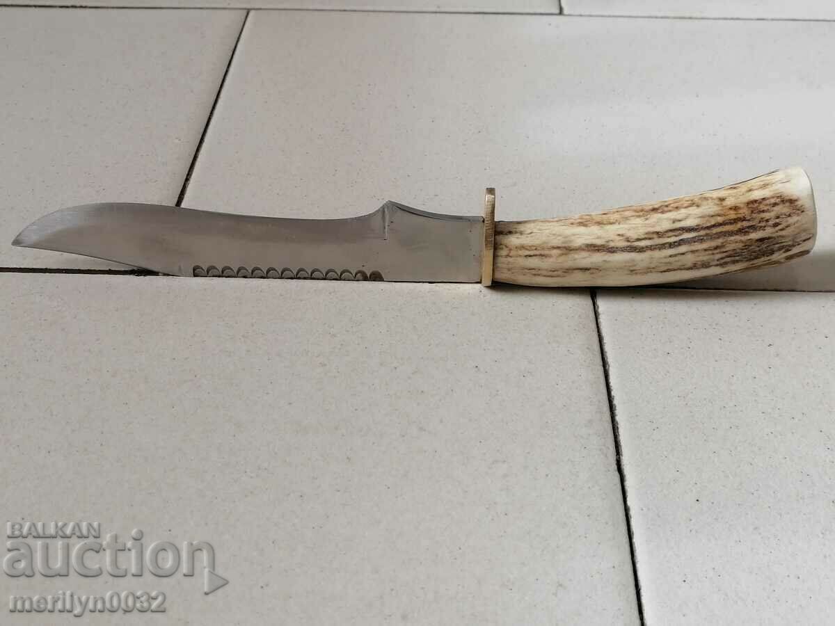 Delivery of Hunting knife with handle and deer antler handle Delivery of Hunting knife with handle and deer antler handle