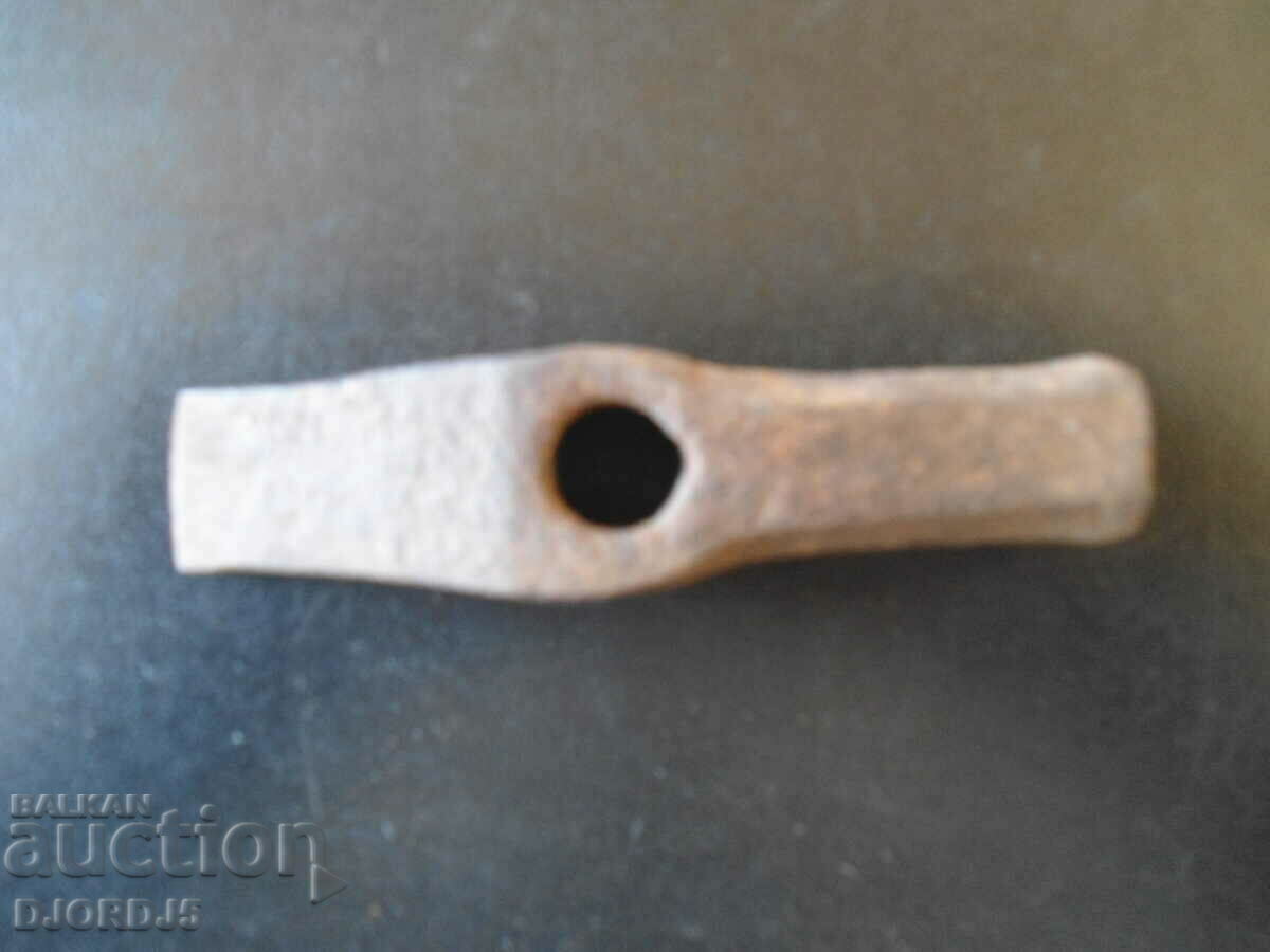 Delivery of Old specialized hammer