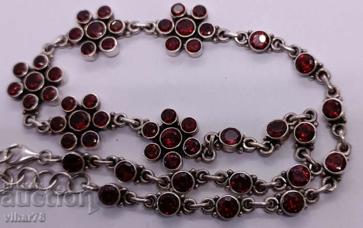 SILVER NECKLACE WITH GARNET