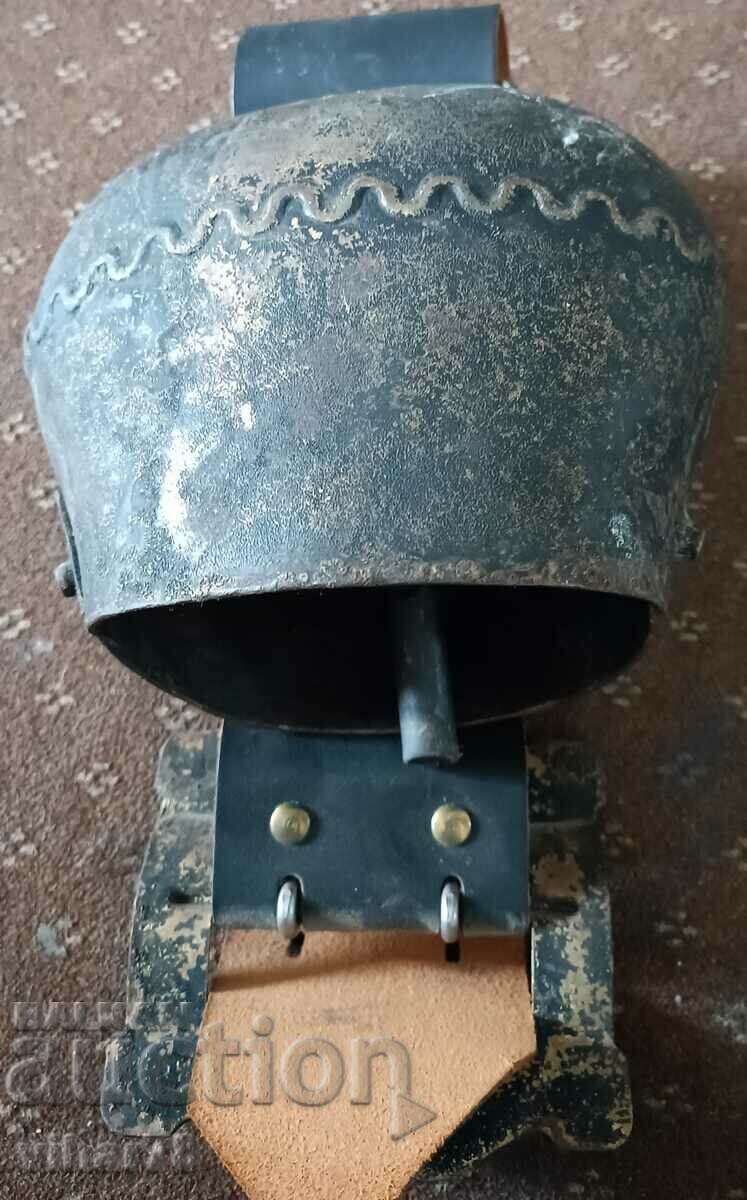 Auction A huge chan-bell Auction A huge chan-bell