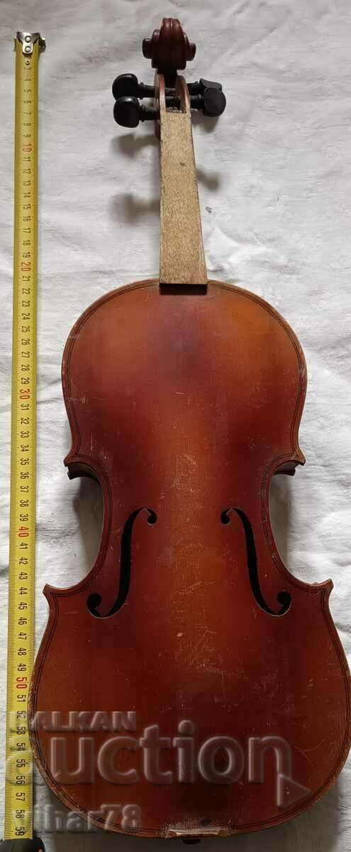 Auction violin with repair case Auction violin with repair case