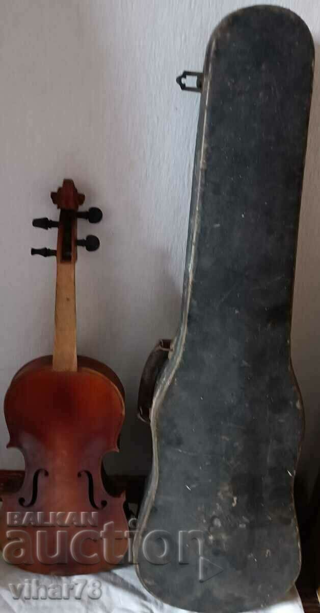 Delivery of violin with repair case