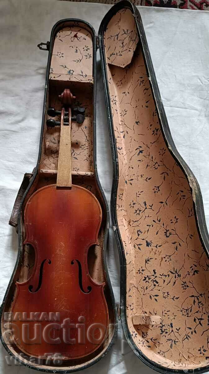 violin with repair case