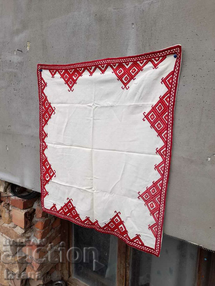 Auction Old embroidered tablecloth, square Auction Old embroidered tablecloth, square