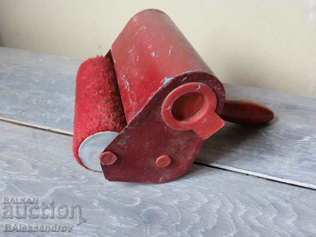 Old rare paint roller with price 16.00 BGN | € 8.18 Old rare paint roller with price 16.00 BGN | € 8.18