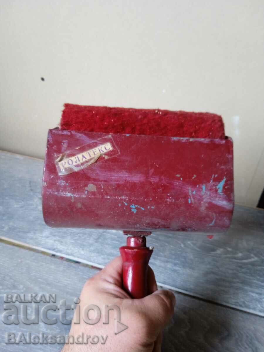 Delivery of Old rare paint roller Delivery of Old rare paint roller
