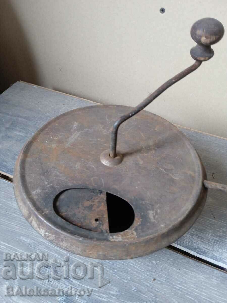 Old device for popping corn, coffee with price 36.00 BGN | € 18.41 Old device for popping corn, coffee with price 36.00 BGN | € 18.41