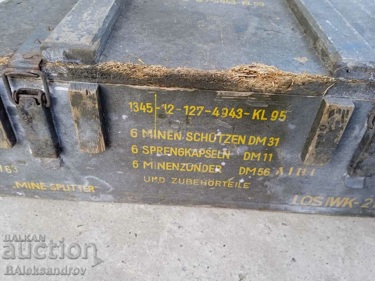 Old German military ammunition chest - 6 Old German military ammunition chest - 6