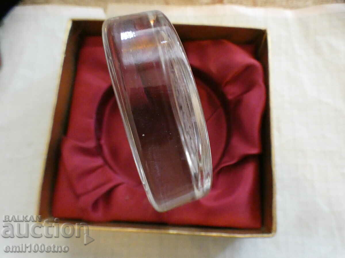 Доставка на Футболна асоциация на Уелс Wedgwood England стъклен плакет Доставка на Футболна асоциация на Уелс Wedgwood England стъклен плакет