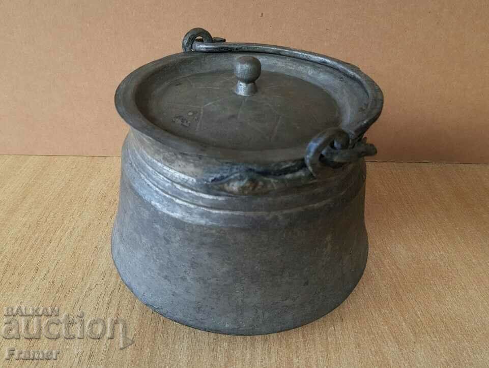 Delivery of Unique Renaissance 19th century Cauldron menche sahan blue copper Delivery of Unique Renaissance 19th century Cauldron menche sahan blue copper