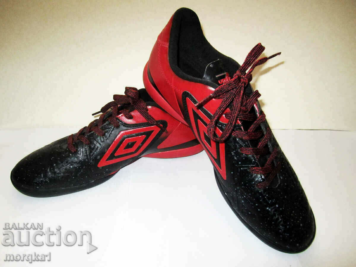 Sneakers original Umbro black/fl red number 44, insole 28 cm