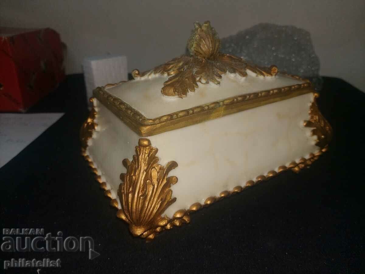 Euro Collection - Dubai - box with price 14.00 BGN | € 7.16 Euro Collection - Dubai - box with price 14.00 BGN | € 7.16