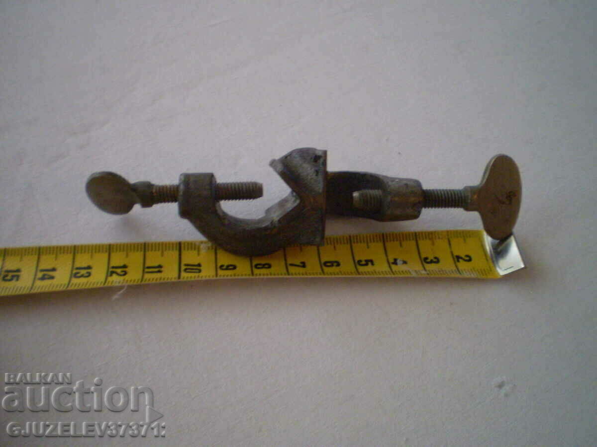 Delivery of collectible Lab brace Delivery of collectible Lab brace