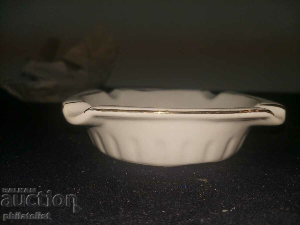 Scrumiera - Ruse, Bulgaria cu preț 3.00 BGN | € 1.53 Scrumiera - Ruse, Bulgaria cu preț 3.00 BGN | € 1.53