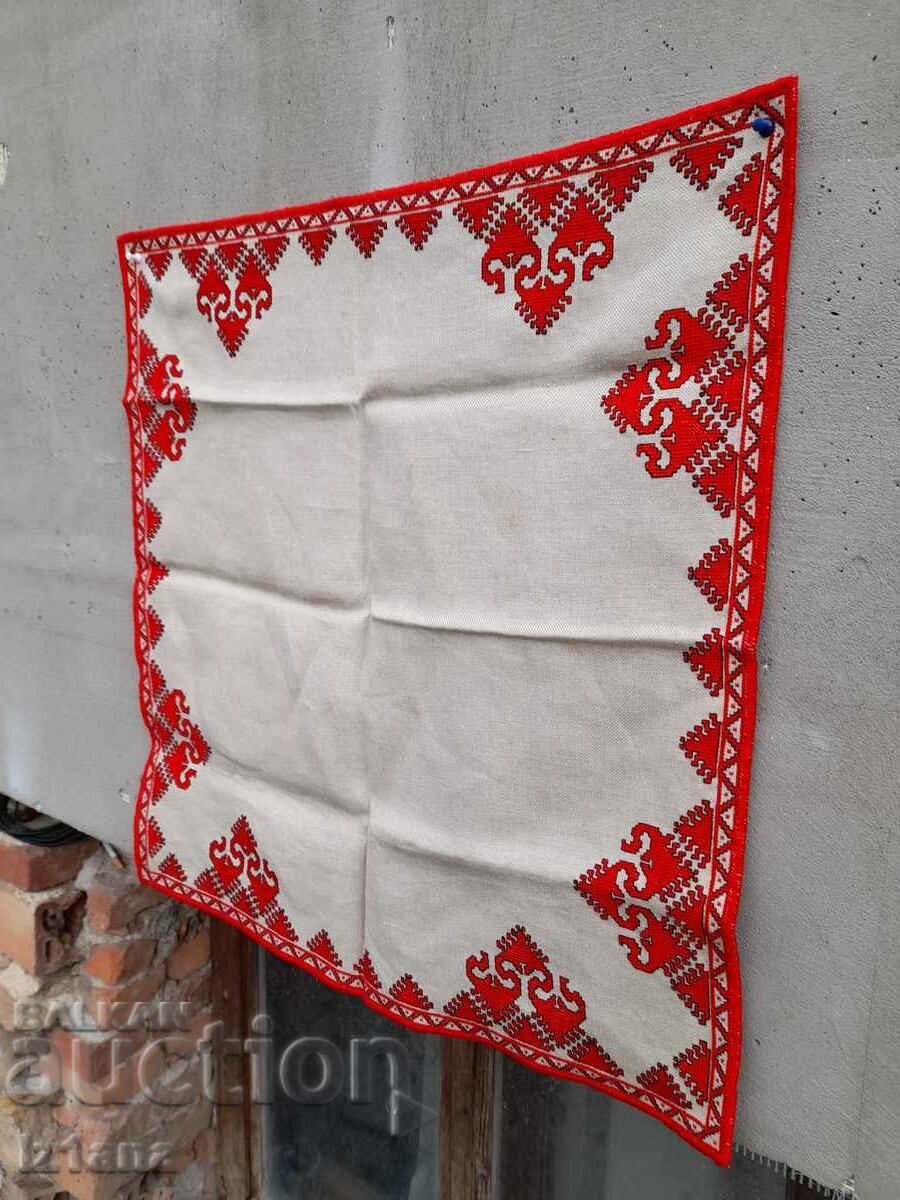 Auction Old embroidered tablecloth, square Auction Old embroidered tablecloth, square