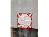 Fata de masa veche brodata, patrata