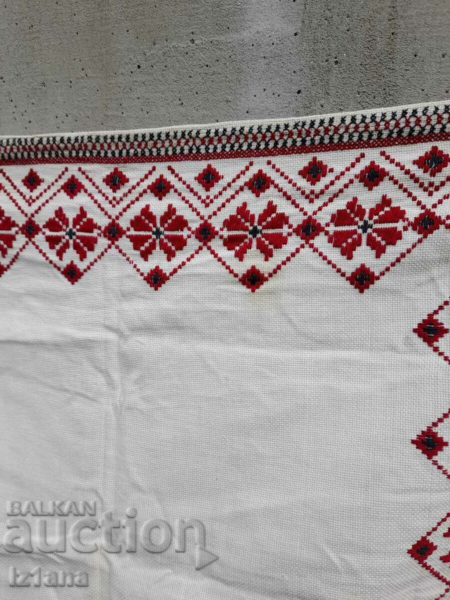 Delivery of Old embroidered tablecloth, square Delivery of Old embroidered tablecloth, square